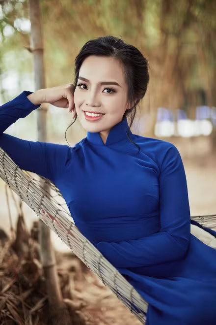 Quán quân Sao Mai 2017 Sèn Hoàng Mỹ Lam gợi cảm với áo dài ảnh 5