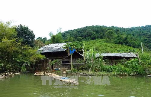 Cần kiên quyết di dời người dân ra khỏi vùng lòng hồ thủy điện Nậm Núa ảnh 2