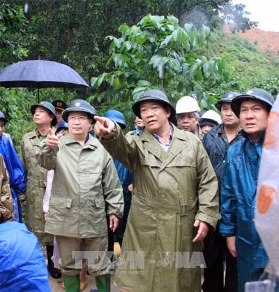 Phó Thủ tướng Trịnh Đình Dũng kiểm tra, chỉ đạo công tác ứng phó mưa lũ tại Quảng Nam ảnh 1