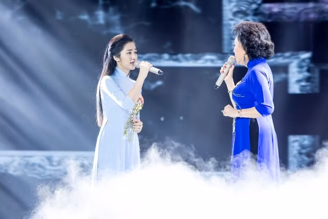 Hòa Minzy trở thành phiên bản thanh xuân của 'Nữ hoàng sầu muộn' Giao Linh ảnh 5