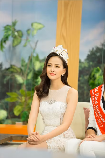 Hoa hậu Quốc tế Khánh Ngân rạng rỡ trong buổi talkshow với đài truyền hình Albania ảnh 7