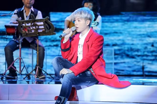 Lắng nghe Đức Phúc hát 'Chờ người' xao xuyến lòng tại sân khấu Cặp đôi Hoàn hảo ảnh 3