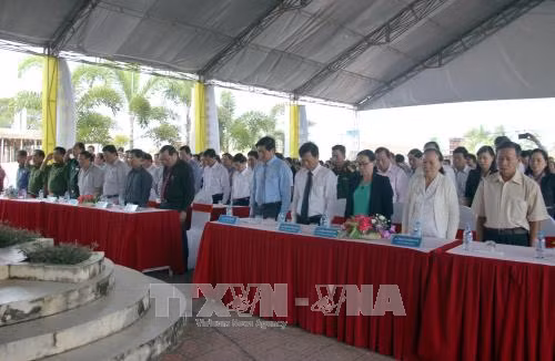 Tưởng niệm nạn nhân trong siêu bão Linda ảnh 1