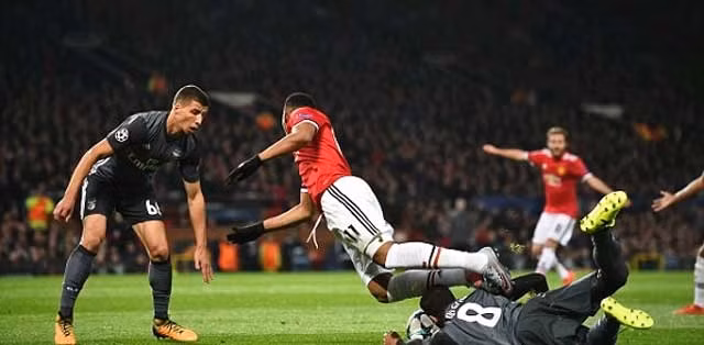 Toàn thắng 4 trận, Manchester United vẫn chưa thể giành vé sớm vào vòng knock-out ảnh 2