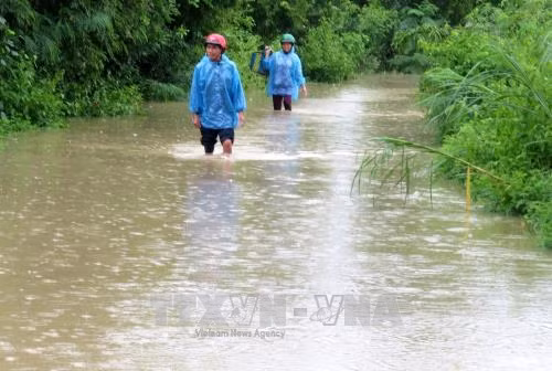 Chèo xuồng đi giúp người thân trong mưa lũ chẳng may bị thiệt mạng ảnh 1