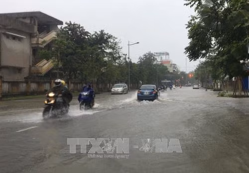 Ngập lụt diện rộng tại Thừa Thiên - Huế, nhiều tuyến giao thông bị chia cắt ảnh 2