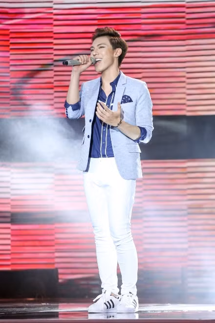 Cặp đôi hoàn hảo- Trữ tình & Bolero: Erik tiếp tục hát Bolero 'không đụng hàng' ảnh 2