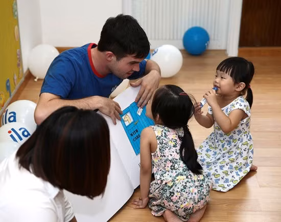 Độ tuổi 'vàng' cho trẻ học ngoại ngữ ảnh 1