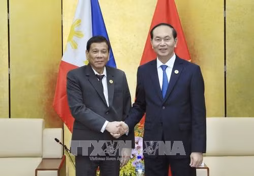 Chủ tịch nước gặp song phương với Tổng thống Philippines nhân dịp APEC ảnh 1