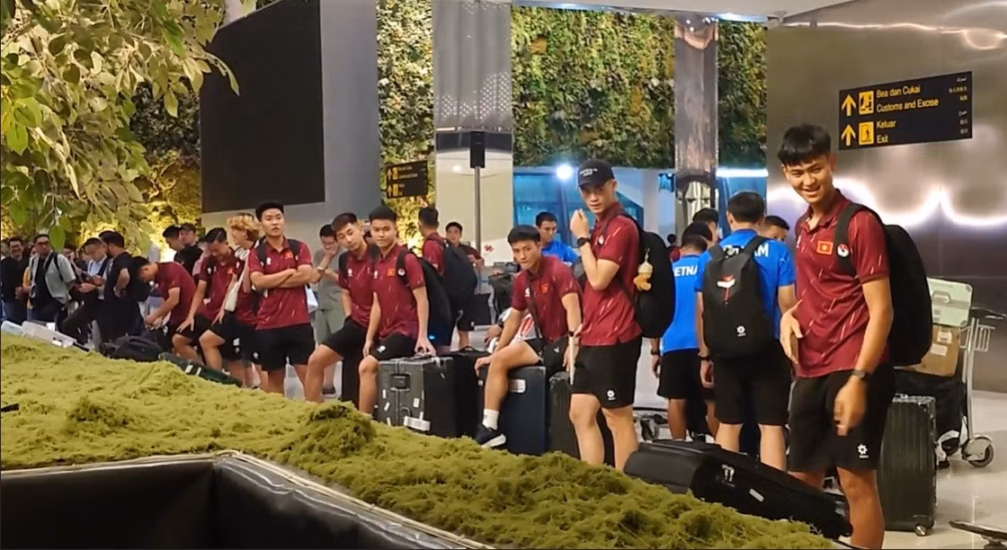 Đội tuyển U23 Việt Nam có mặt tại Indonesia, sẵn sàng bảo vệ ngôi vô địch U23 Đông Nam Á 2025 
