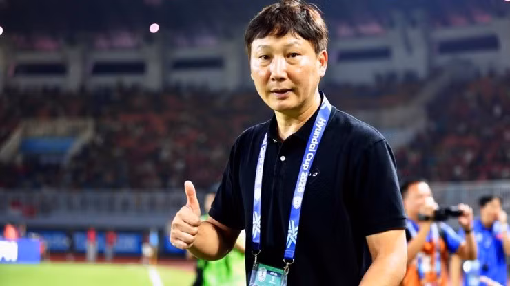 ASEAN Cup 2026: HLV Kim Sang Sik và nghệ thuật điều binh xuất sắc