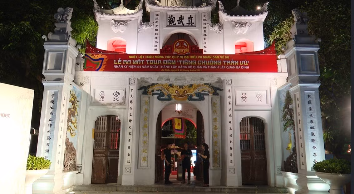 'Tiếng chuông Trấn Vũ' - Điểm nhấn mới của du lịch đêm Hà Nội