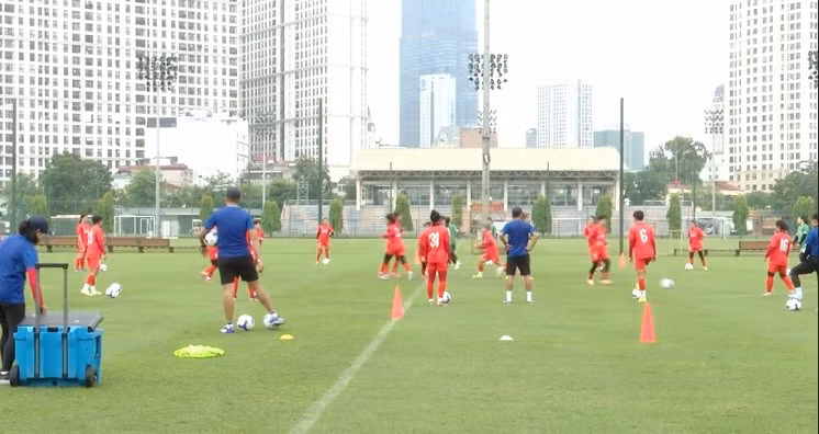 Đội tuyển nữ Việt Nam rèn thể lực trước chuyến tập huấn tại Nhật Bản 