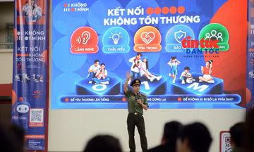 Lan tỏa thông điệp “Kết nối không tổn thương” đến học sinh.