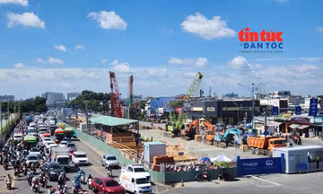 Nhiều tuyến đường TP Hồ Chí Minh cấm, hạn chế ô tô để thi công metro số 2.