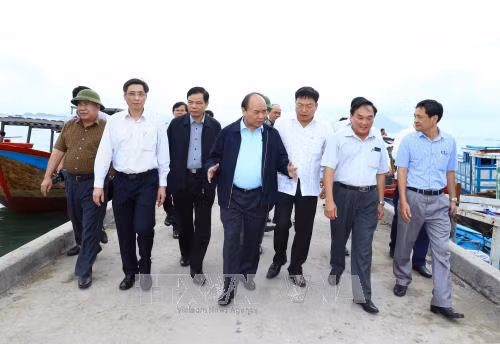 Thủ tướng: Khắc phục hậu quả bão số 12 là nhiệm vụ chính trị của Khánh Hòa và Phú Yên ảnh 3