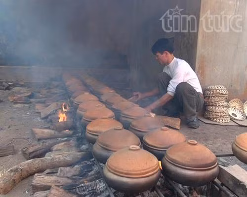  Cá kho Đại Hoàng, bánh chưng làng Đầm rộn ràng trước Tết ảnh 1