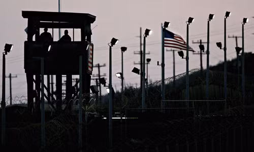 Cuốn nhật ký lột trần bí mật nhà tù Guantanamo-Kỳ 2 ảnh 1