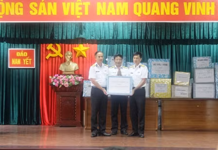 Vượt sóng mang Tết ra đảo ảnh 10