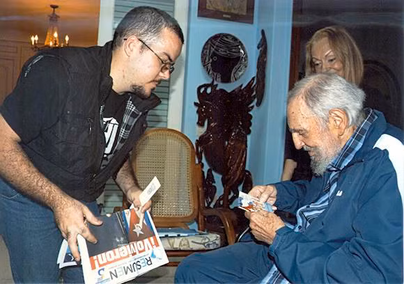  Lãnh đạo Fidel Castro xuất hiện trên truyền thông sau 6 tháng ảnh 1