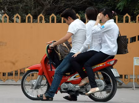 Học sinh vi phạm luật GT lần thứ tư sẽ bị thôi học ảnh 1