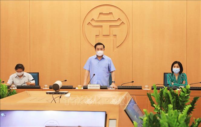 Phó Chủ tịch UBND TP. Hà Nội Chử Xuân Dũng, Phó trưởng Ban Chỉ đạo phòng, chống COVID-19 thành phố Hà Nội chủ trì cuộc họp. Ảnh: Lâm Khánh - TTXVN
