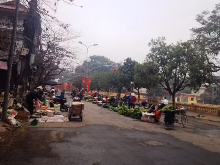 Chợ nhiều hàng hóa, siêu thị 'lèo tèo' sau Tết ảnh 1