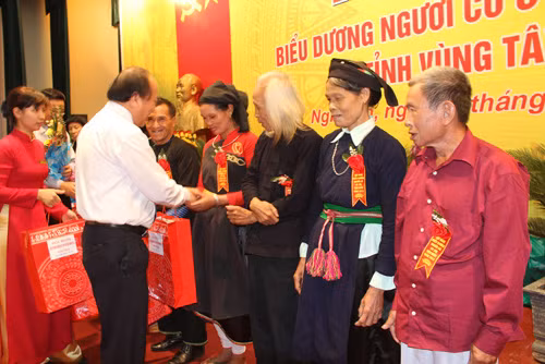 Chính sách cho người có uy tín ảnh 1
