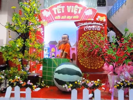 Cột mốc chủ quyền Trường Sa giữa lòng thành phố biển ảnh 2
