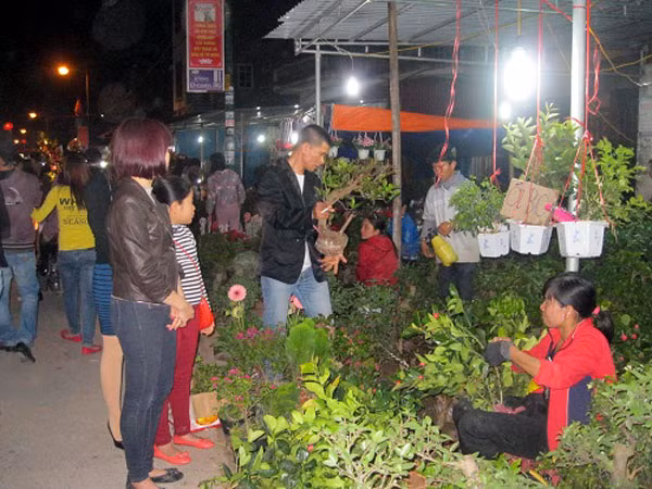 Tấp nập 'bán rủi, mua may' ở chợ Viềng ảnh 3