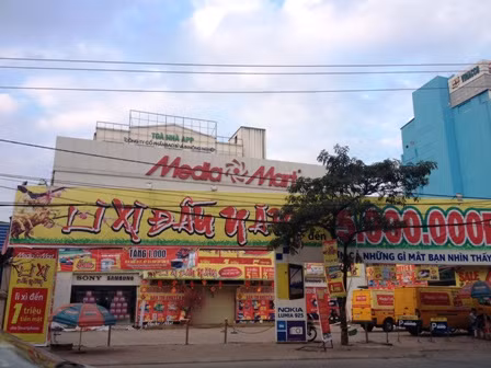 Chợ nhiều hàng hóa, siêu thị 'lèo tèo' sau Tết ảnh 2