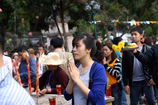 Hàng vạn người nô nức khai hội Chùa Hương ảnh 5
