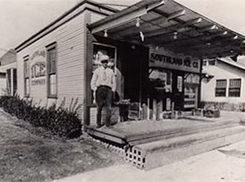 C-store, “kẻ cơ hội lì lợm” ảnh 1