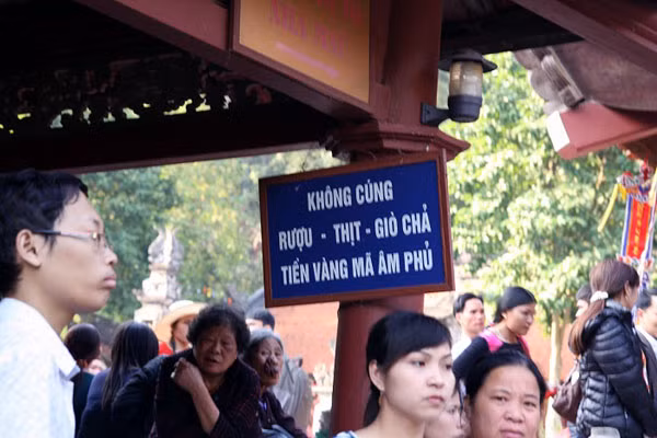 Hàng vạn người nô nức khai hội Chùa Hương ảnh 7