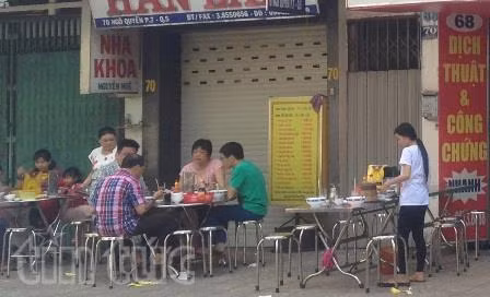 Quán ăn tranh thủ 'hét giá' trong ngày Tết ảnh 2
