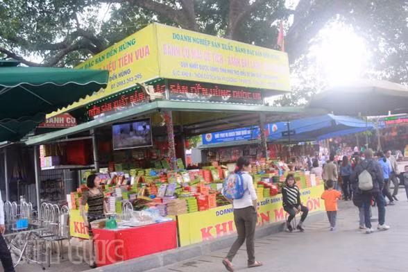 Người dân nô nức về đền Hùng bái Tổ đầu xuân ảnh 16
