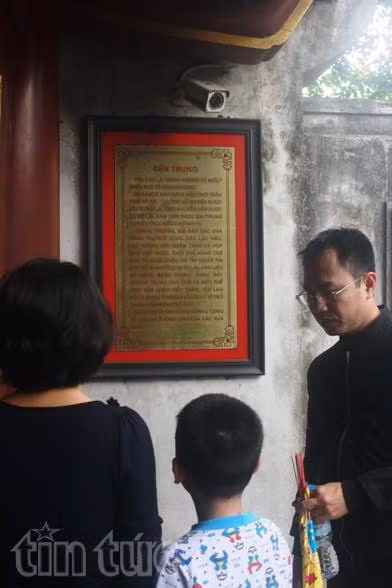 Người dân nô nức về đền Hùng bái Tổ đầu xuân ảnh 14