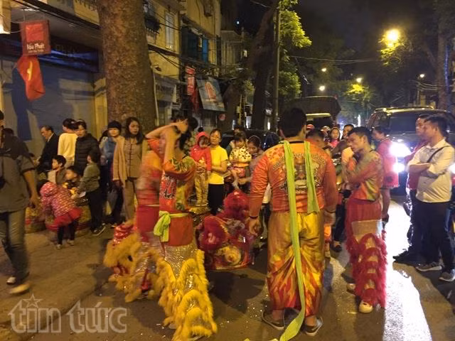 Chi chục triệu thuê đoàn lân, rồng mở hàng đầu năm ảnh 3