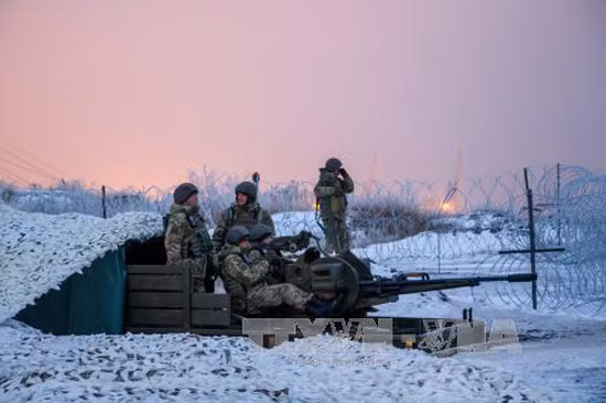 Giao tranh leo thang ở miền Đông Ukraine, 5 binh sĩ thiệt mạng ảnh 1