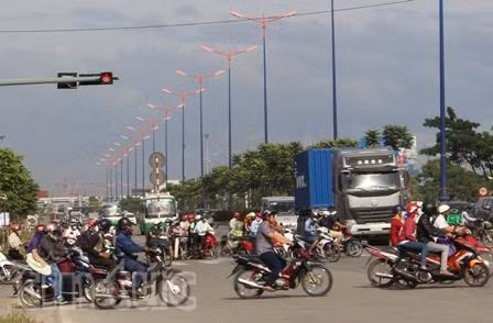 Dòng người ùn ùn trở lại thành phố sau kỳ nghỉ Tết ảnh 6