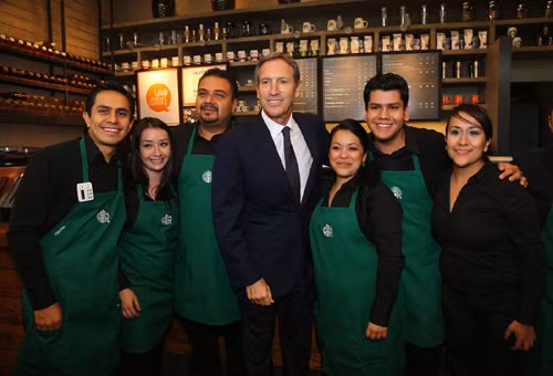 Thách thức ông Trump, Starbucks sẽ thuê 10.000 người tị nạn ảnh 1