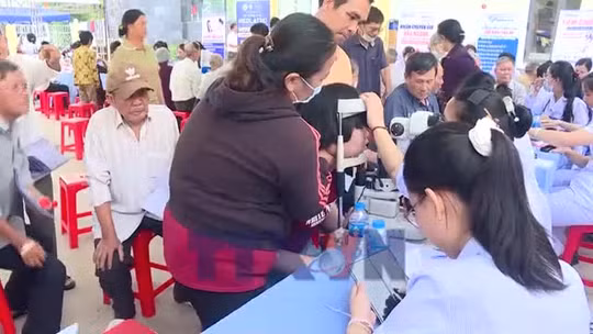 Đồng Nai tăng tốc khám sức khỏe, chăm sóc toàn diện người dân