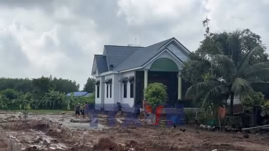 'Thần đèn' di dời căn nhà 300 tấn để mở đường kết nối sân bay Long Thành