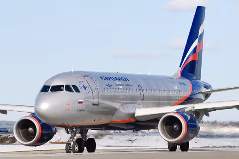 Moskva tố Ukraine cấm phi hành đoàn Nga rời máy bay ảnh 1