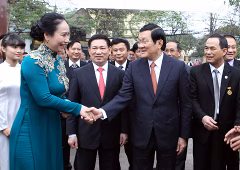 Chủ tịch nước dự kỷ niệm 40 năm trường PTTH chuyên Phan Bội Châu ảnh 1