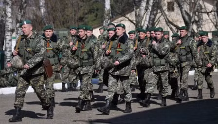 Ukraine triển khai thêm quân sát biên giới Nga ảnh 1