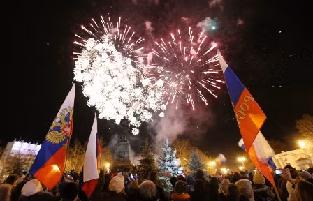 2.000 người biểu tình ở đông Ukraine đòi trưng cầu dân ý ảnh 1