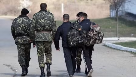 Toàn bộ binh sĩ Ukraine đã rời Crimea ảnh 1