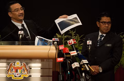 Anh, Mỹ: Không loại trừ khả năng nào trong vụ máy bay MH370 ảnh 1