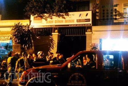 Giải cứu cụ bà 95 tuổi trong căn nhà bốc cháy ảnh 2